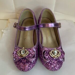 Girls Glitter heel shoe size 11. Tiny bit of glitter coming off on bow pinkish